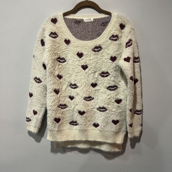 Molly Bracken Sweater Women’s Small Cream Red Fuzzy Hearts Lips Kiss Love - Picture 1 of 6